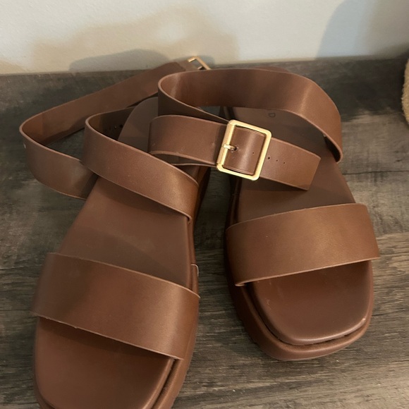 Torrid Buckle Wrap Flatform Sandal (WW) 7.5 - Picture 3 of 7